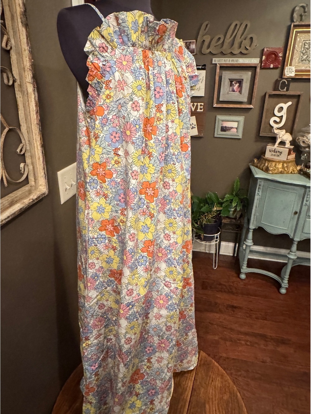 NWOT Karlie Medium Floral Sleeveless Maxi Dress with Ruffle Neck